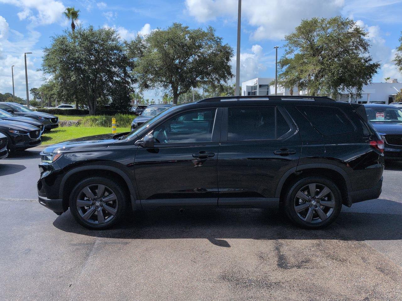 Used 2025 Honda Pilot Sport image 7