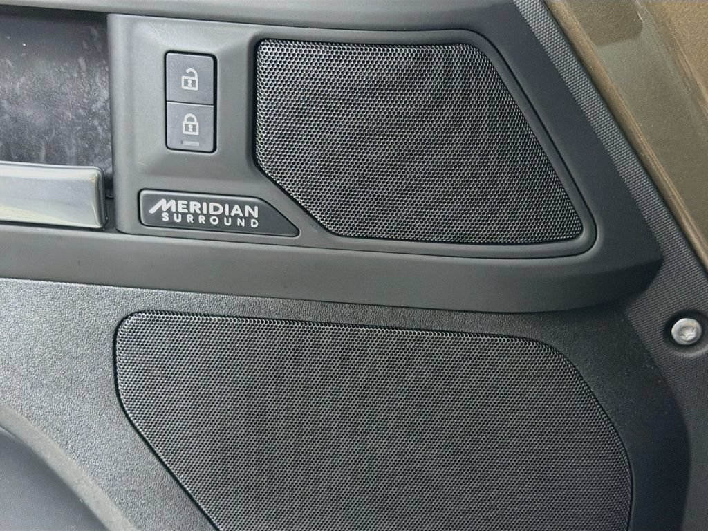 Certified 2025 Land Rover Defender 110 X-Dynamic SE AWD/4WD image 19