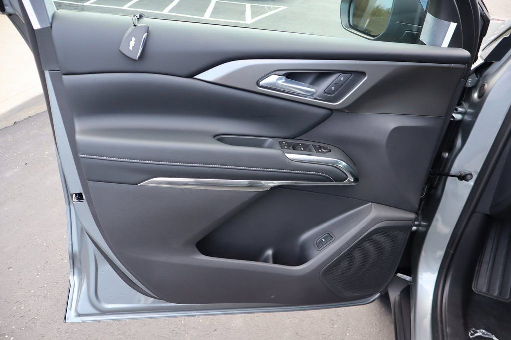 New 2026 Chevrolet Traverse LT w/ Driver Confidence Package image 4