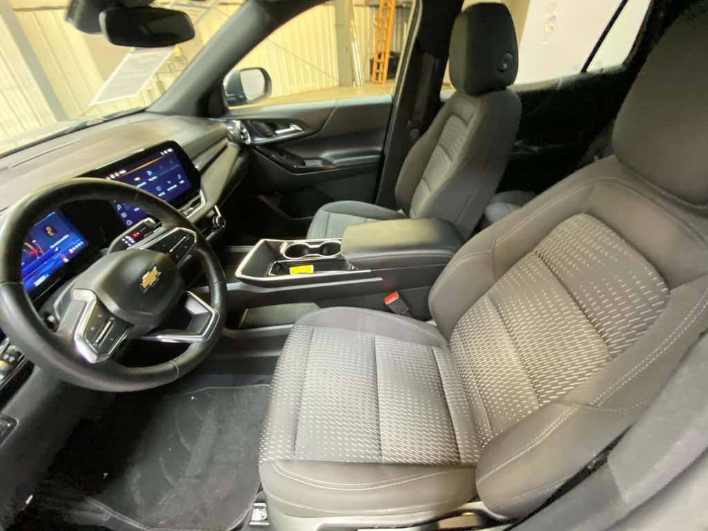 Used 2025 Chevrolet Equinox LT AWD/4WD image 22