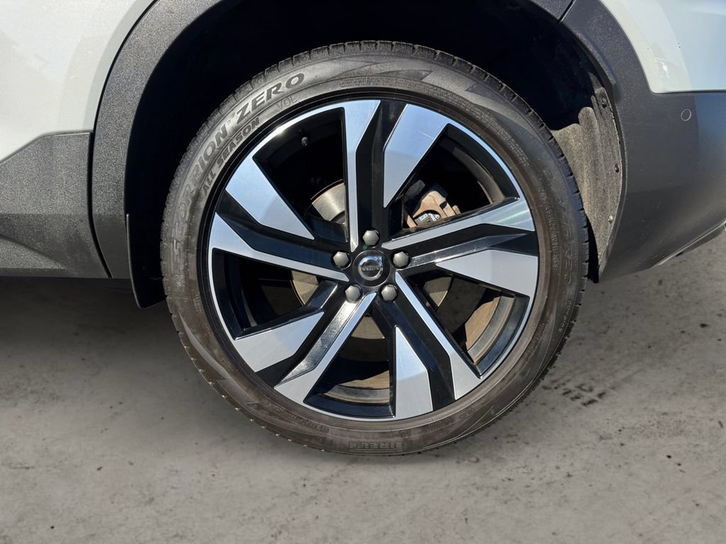 Certified 2024 Volvo XC40 B5 Ultimate w/ Climate Package AWD/4WD image 9