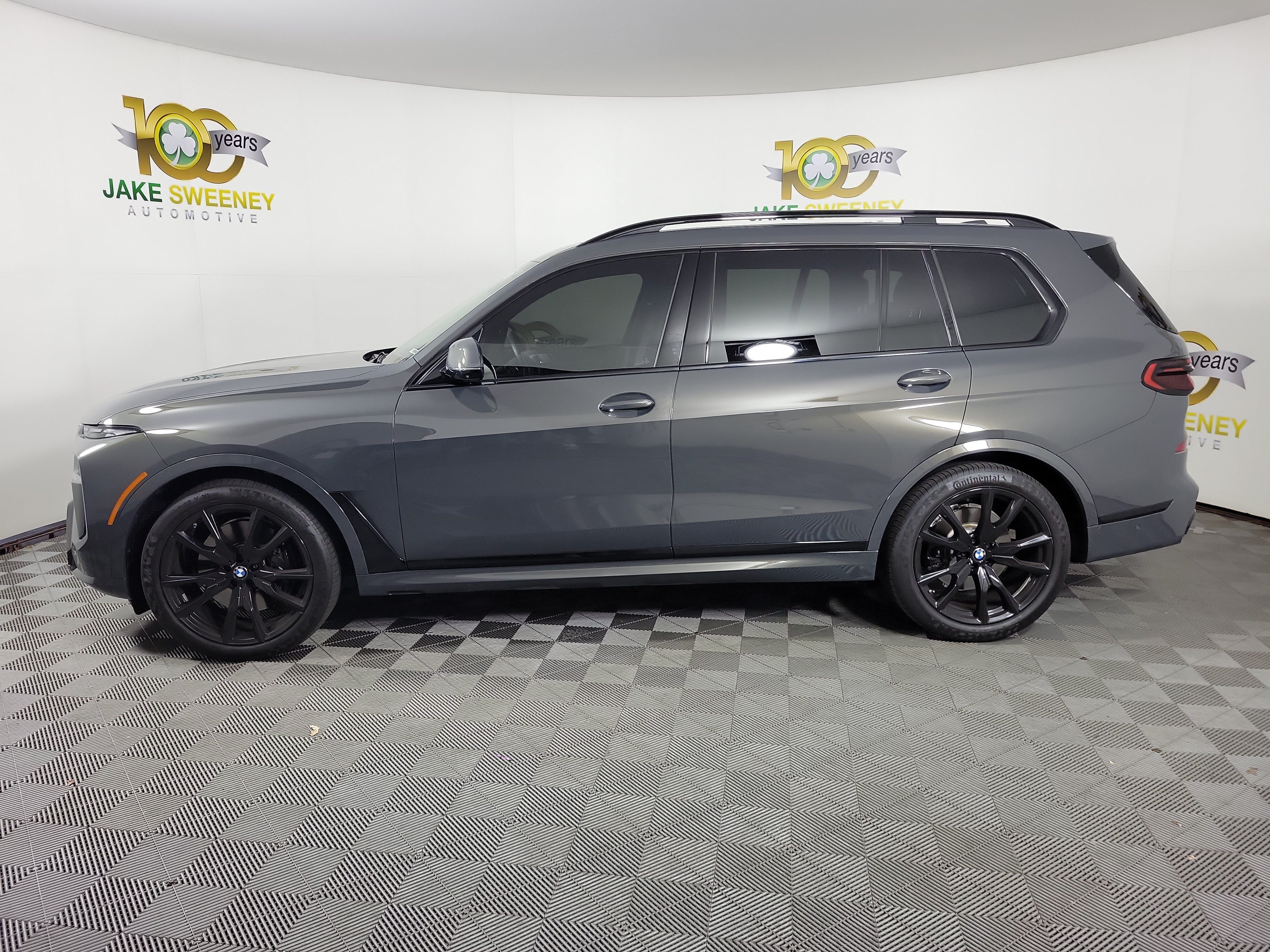 Used 2024 BMW X7 xDrive40i w/ M Sport Package AWD/4WD image 2