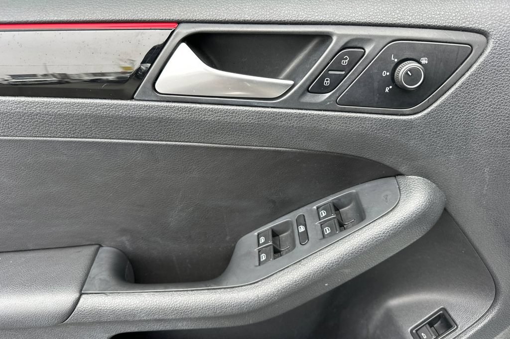 Used 2018 Volkswagen Jetta GLI FWD image 11