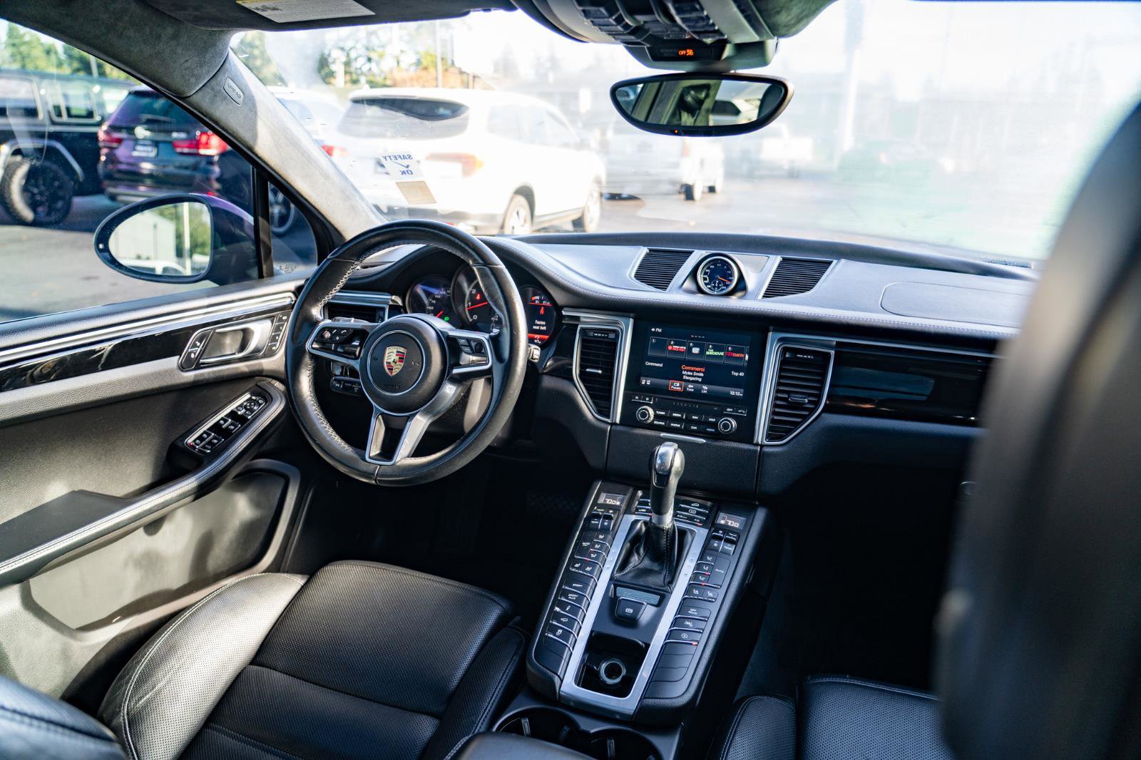 Used 2018 Porsche Macan Turbo AWD/4WD image 25