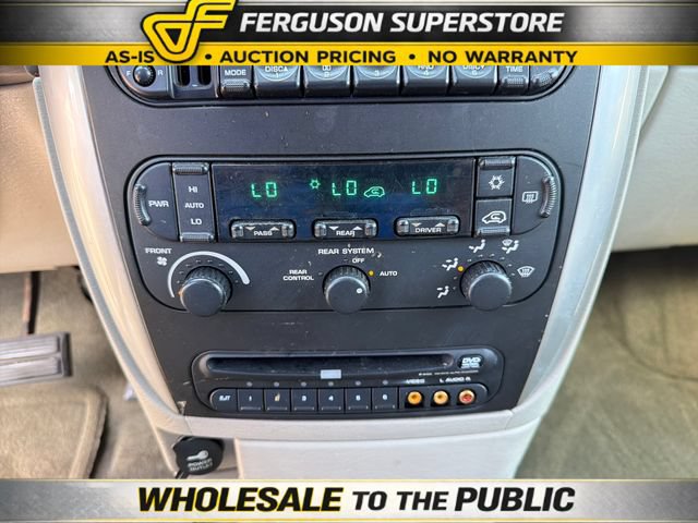 Used 2006 Chrysler Town & Country Touring FWD image 13