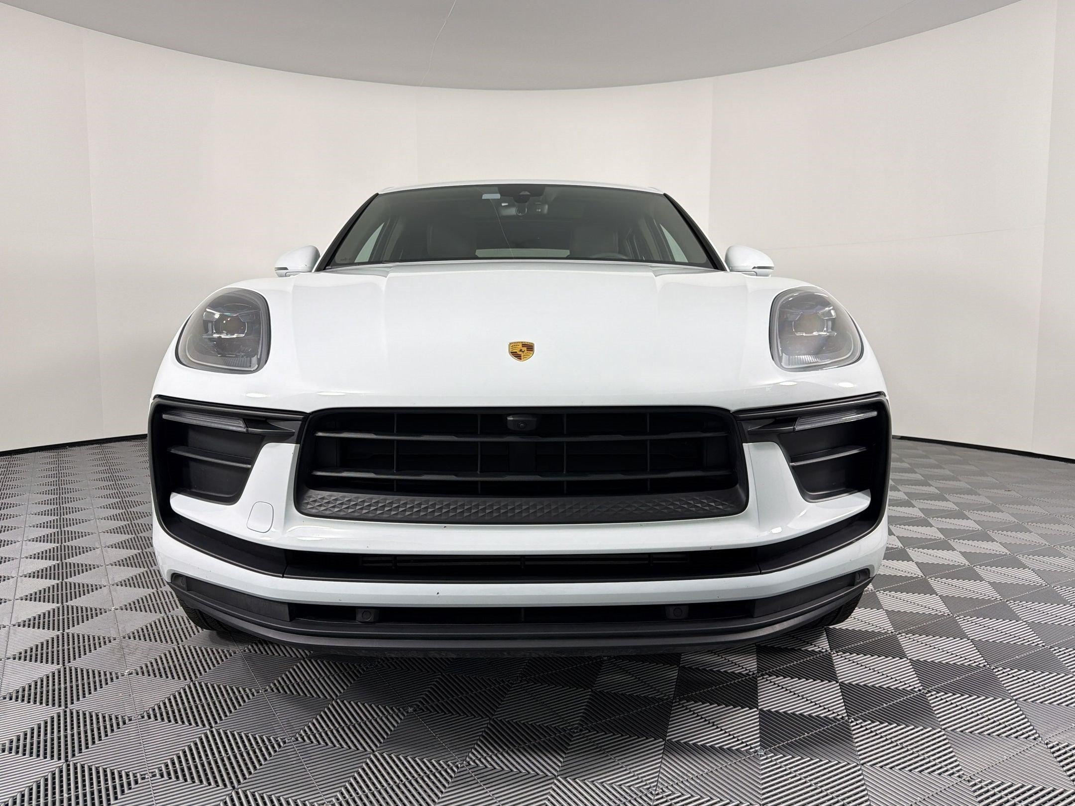 Certified 2022 Porsche Macan AWD/4WD image 7
