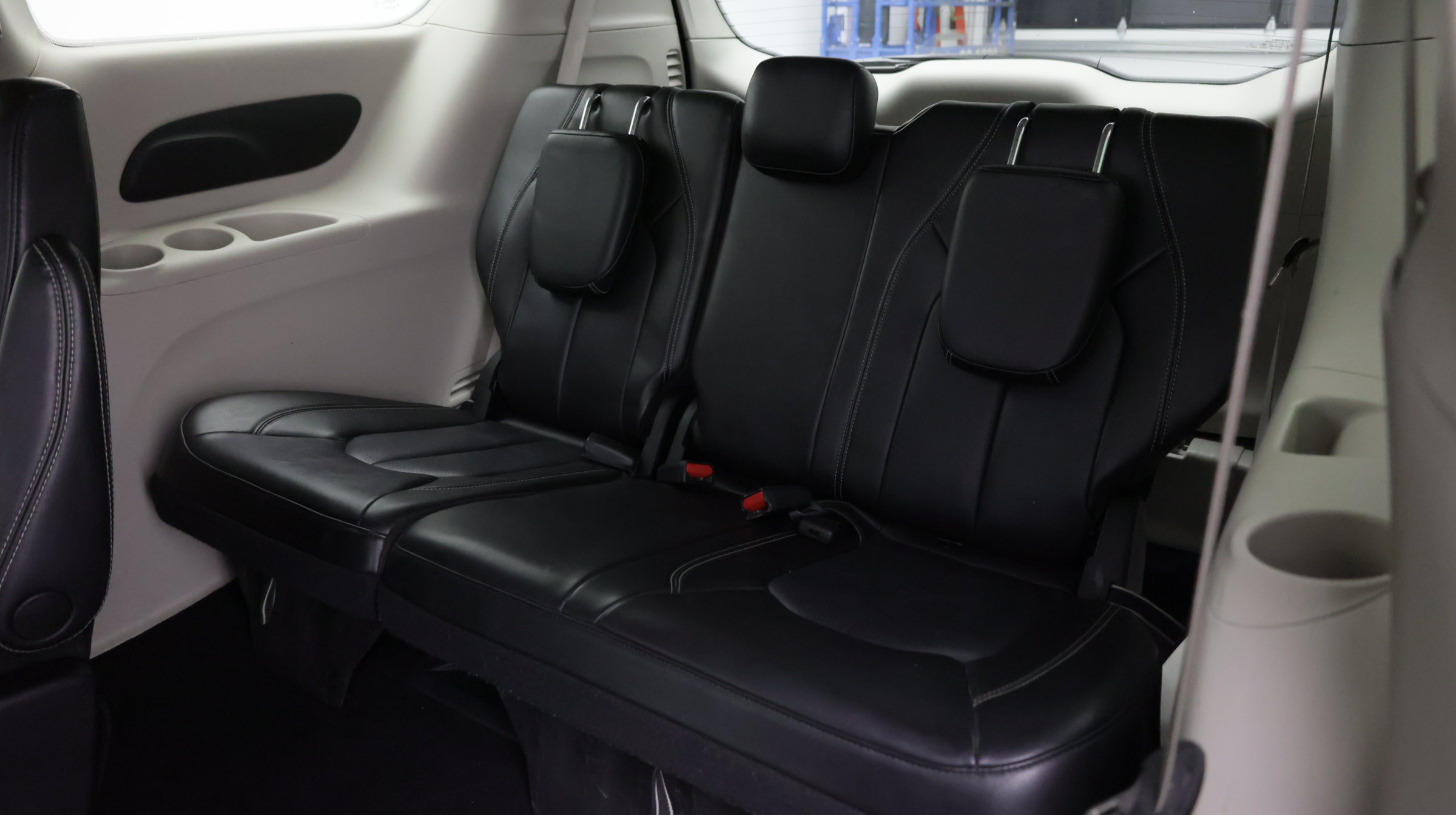 Used 2023 Chrysler Pacifica Touring-L FWD image 30