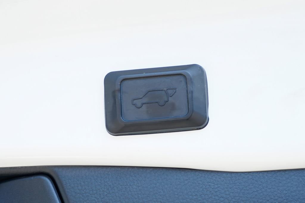 Used 2019 Toyota RAV4 XLE w/ Convenience Package image 9