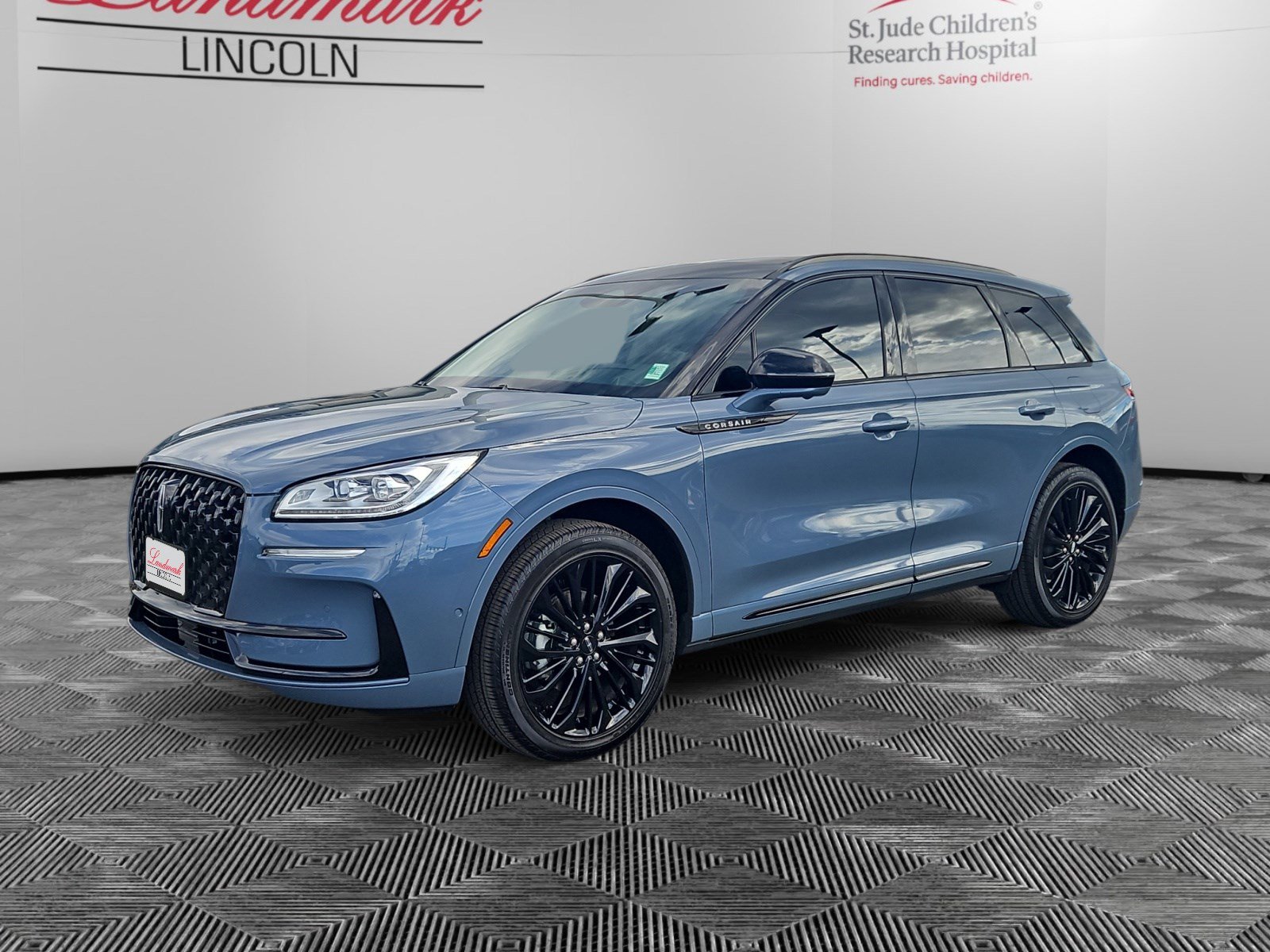 Certified 2024 Lincoln Corsair Reserve w/ Equipment Group 202A AWD/4WD image 1