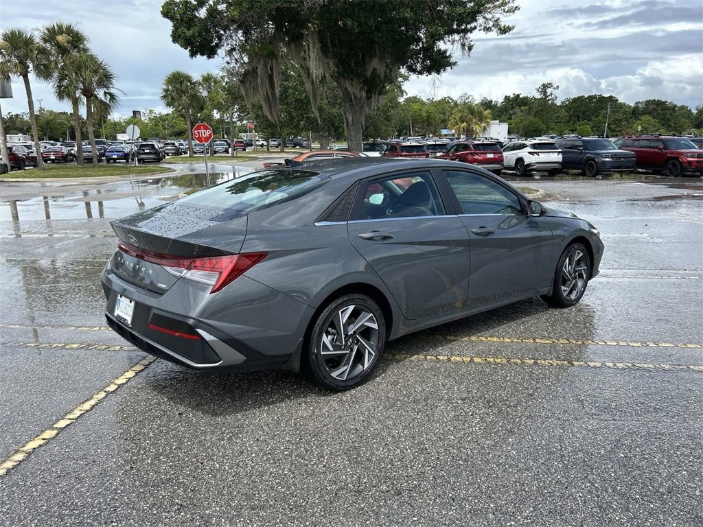 New 2025 Hyundai Elantra Limited image 10