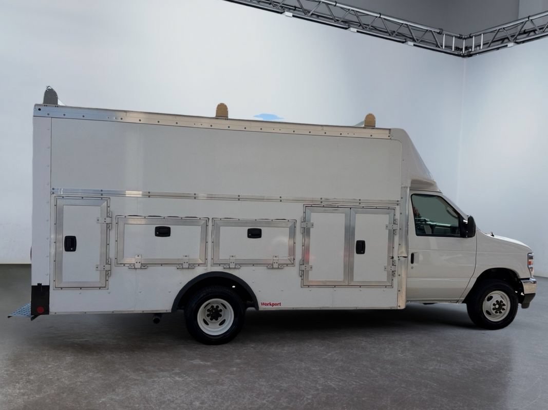Used 2024 Ford E-450 and Econoline 450 Super Duty w/ Power Windows & Locks Group RWD image 3