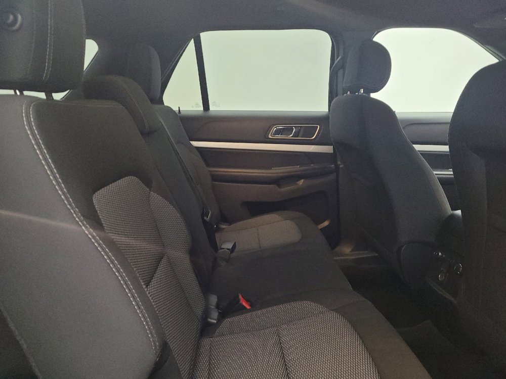 Used 2017 Ford Explorer XLT image 19
