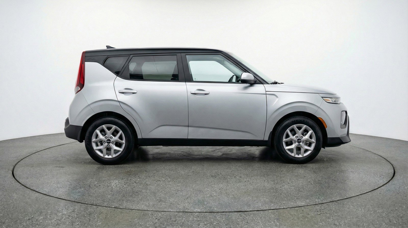 Used 2025 Kia Soul LX w/ LX Technology Package FWD image 11