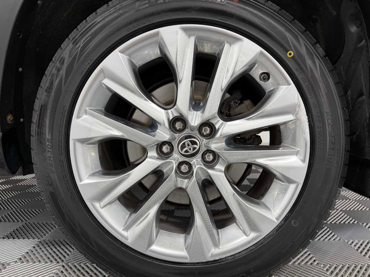 Used 2021 Toyota Highlander Limited image 35