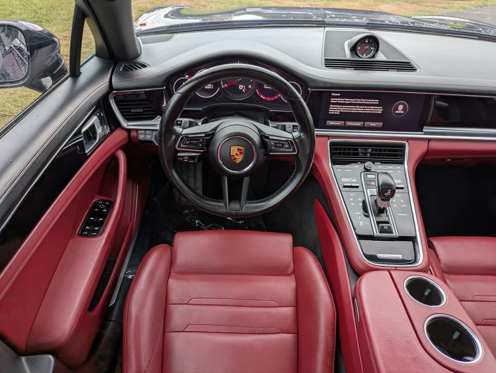 Used 2022 Porsche Panamera RWD image 18