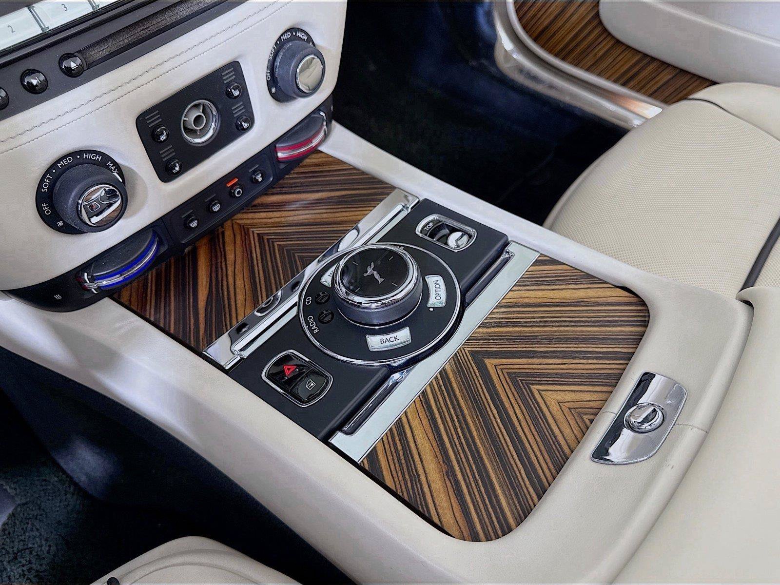 Used 2016 Rolls-Royce Dawn RWD image 27