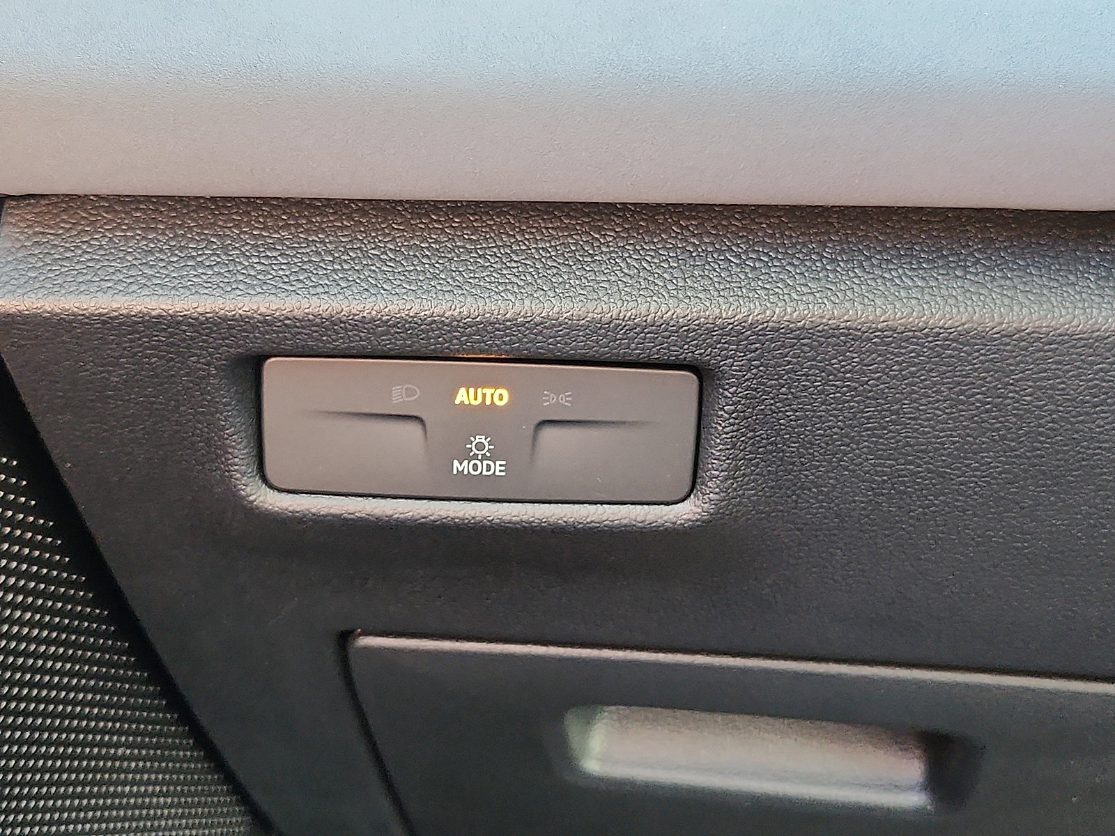 New 2026 Volkswagen Tiguan SE image 17