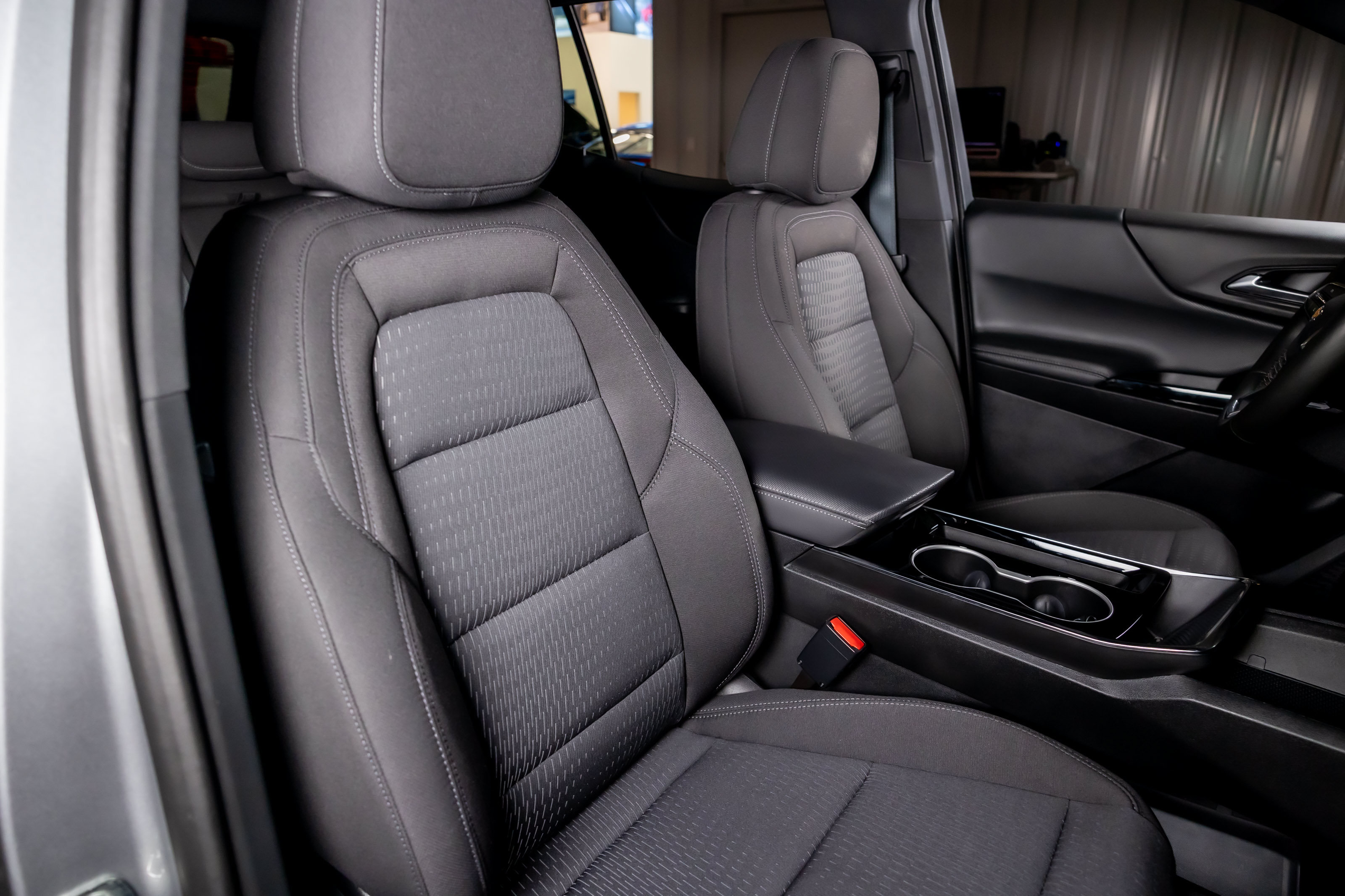 Used 2025 Chevrolet Equinox LT FWD image 19