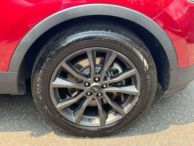 Used 2018 Ford Explorer XLT w/ Equipment Group 202A AWD/4WD image 13