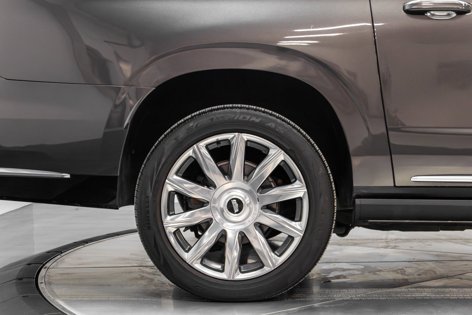 Used 2021 Cadillac Escalade ESV Premium Luxury Platinum w/ Heavy-Duty Trailer Package image 15