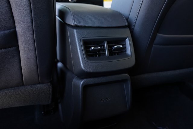 New 2025 Chevrolet Equinox EV LT image 29