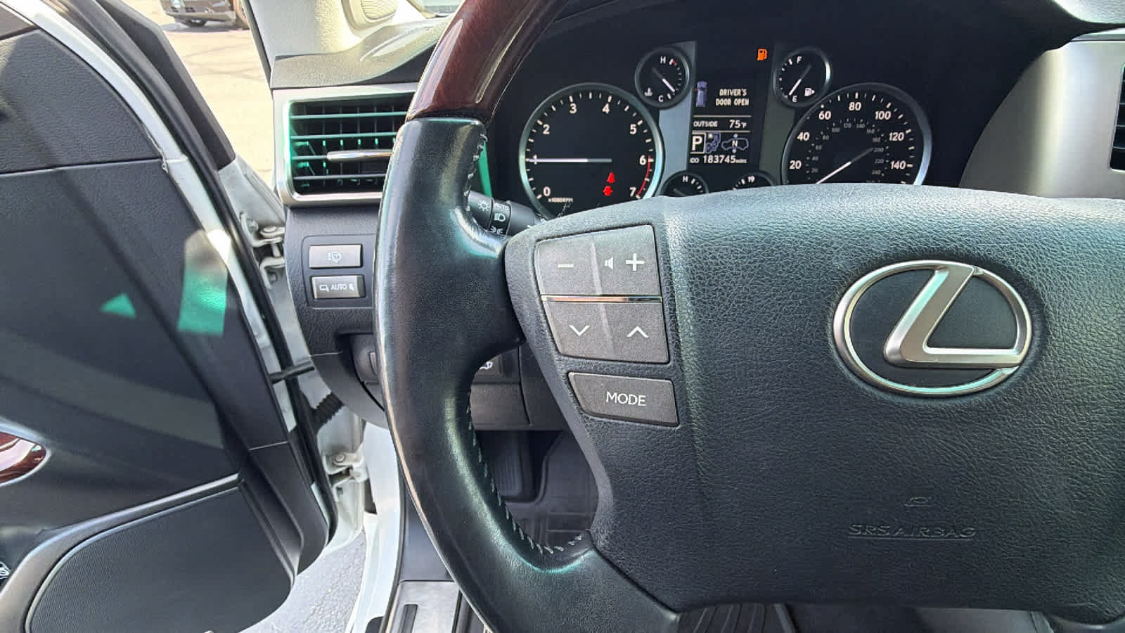 Used 2015 Lexus LX 570 4WD image 19