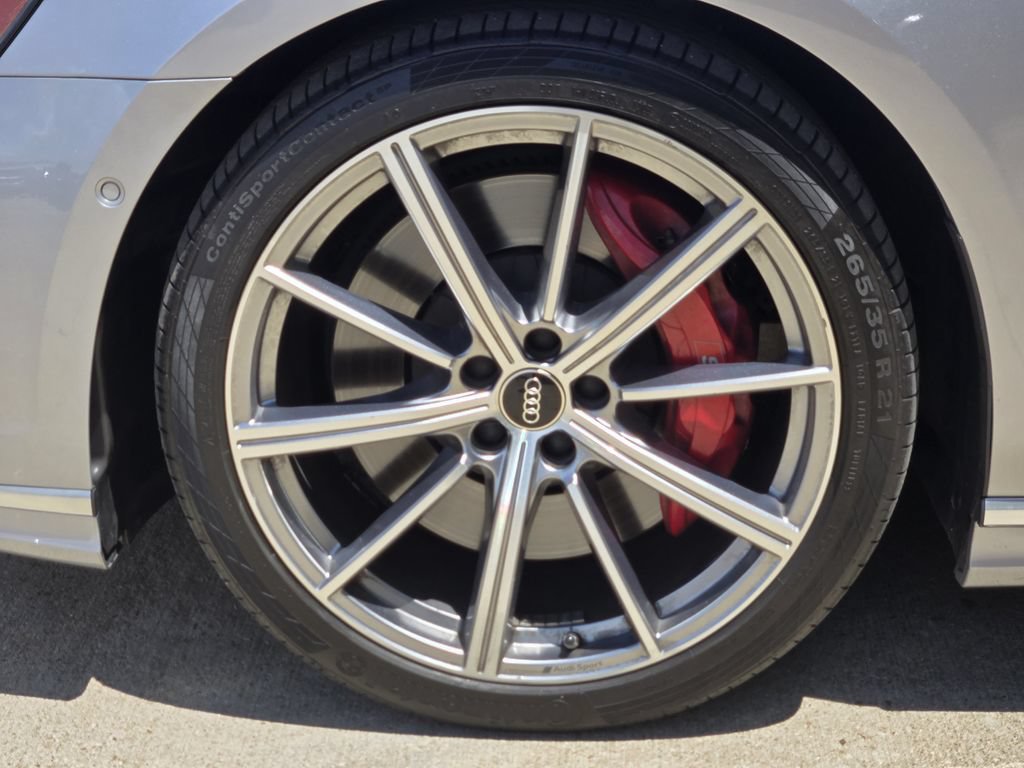 Used 2022 Audi S8 w/ S8 Comfort Plus Package AWD/4WD image 11