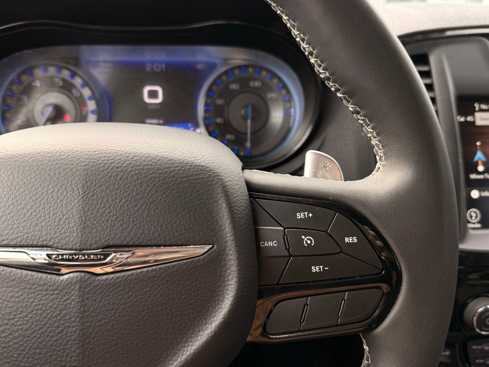 Used 2025 Chrysler Pacifica Limited image 46