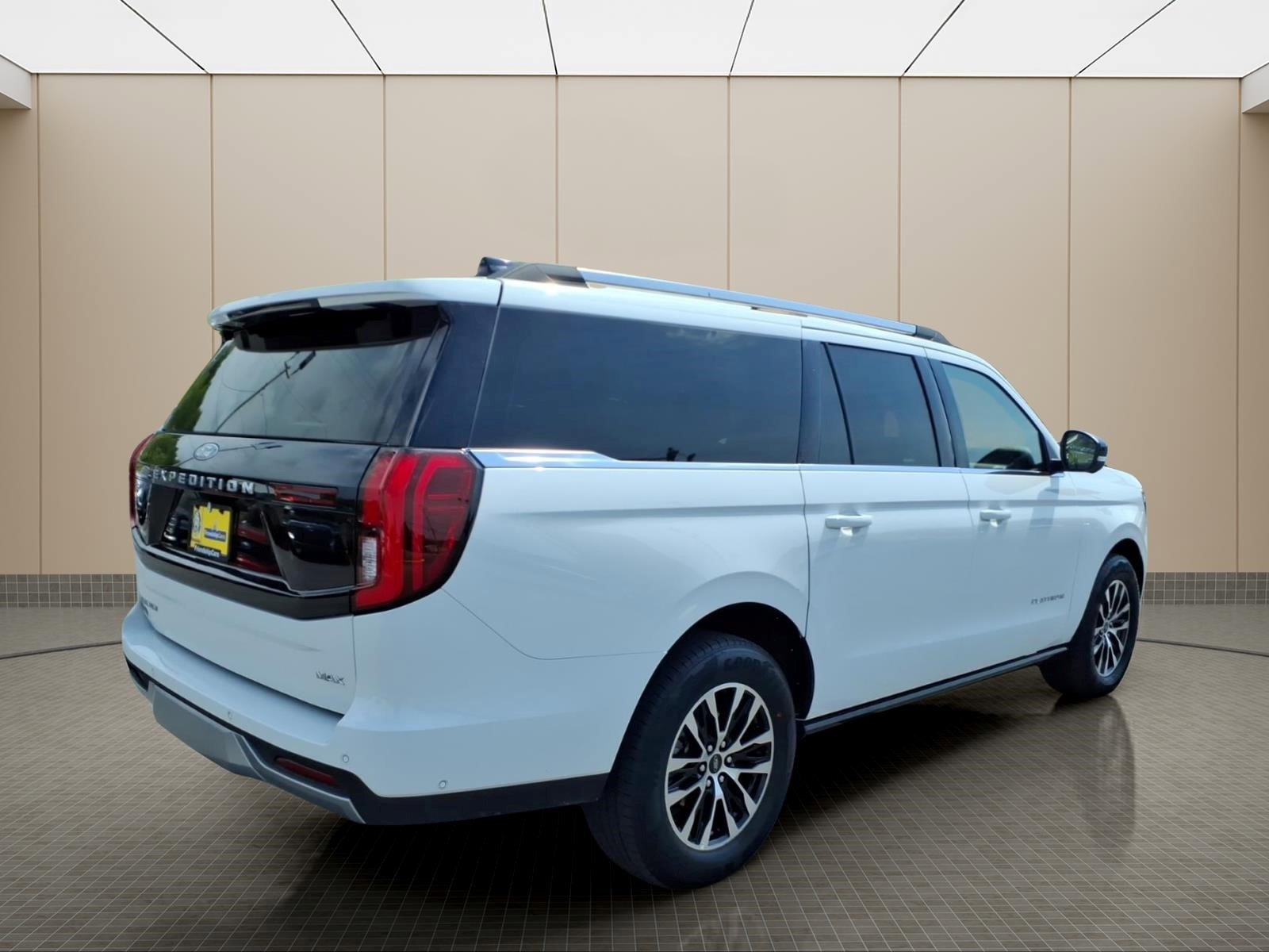 Used 2025 Ford Expedition Max Platinum AWD/4WD image 3