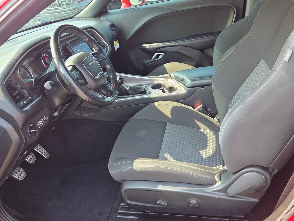 Used 2022 Dodge Challenger R/T RWD image 5