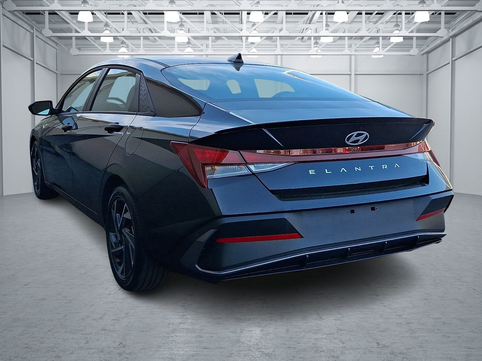 Certified 2025 Hyundai Elantra Sport FWD image 4