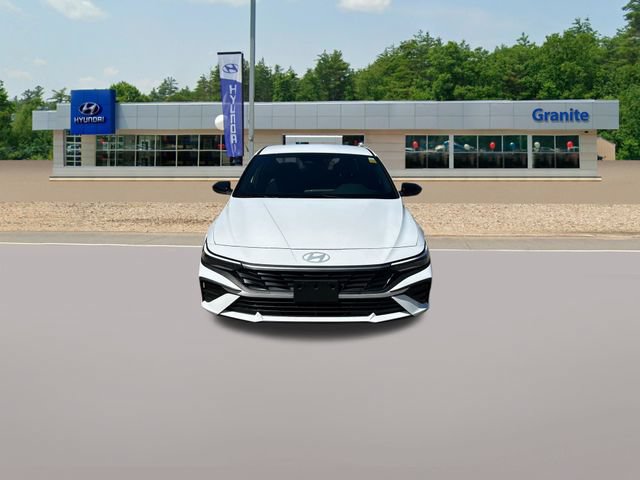 Used 2025 Hyundai Elantra SEL FWD image 2