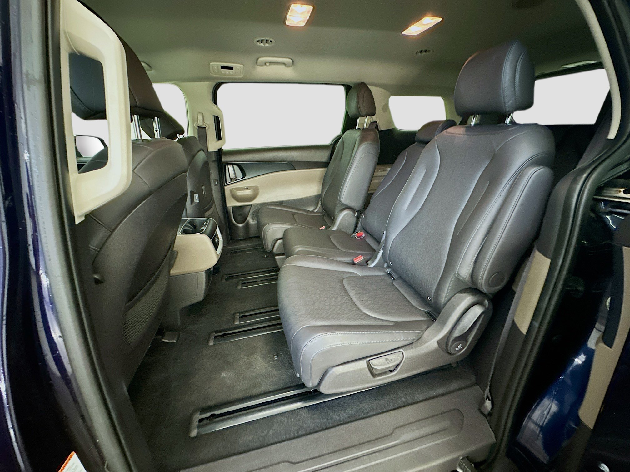 Used 2026 Kia Carnival FWD image 29