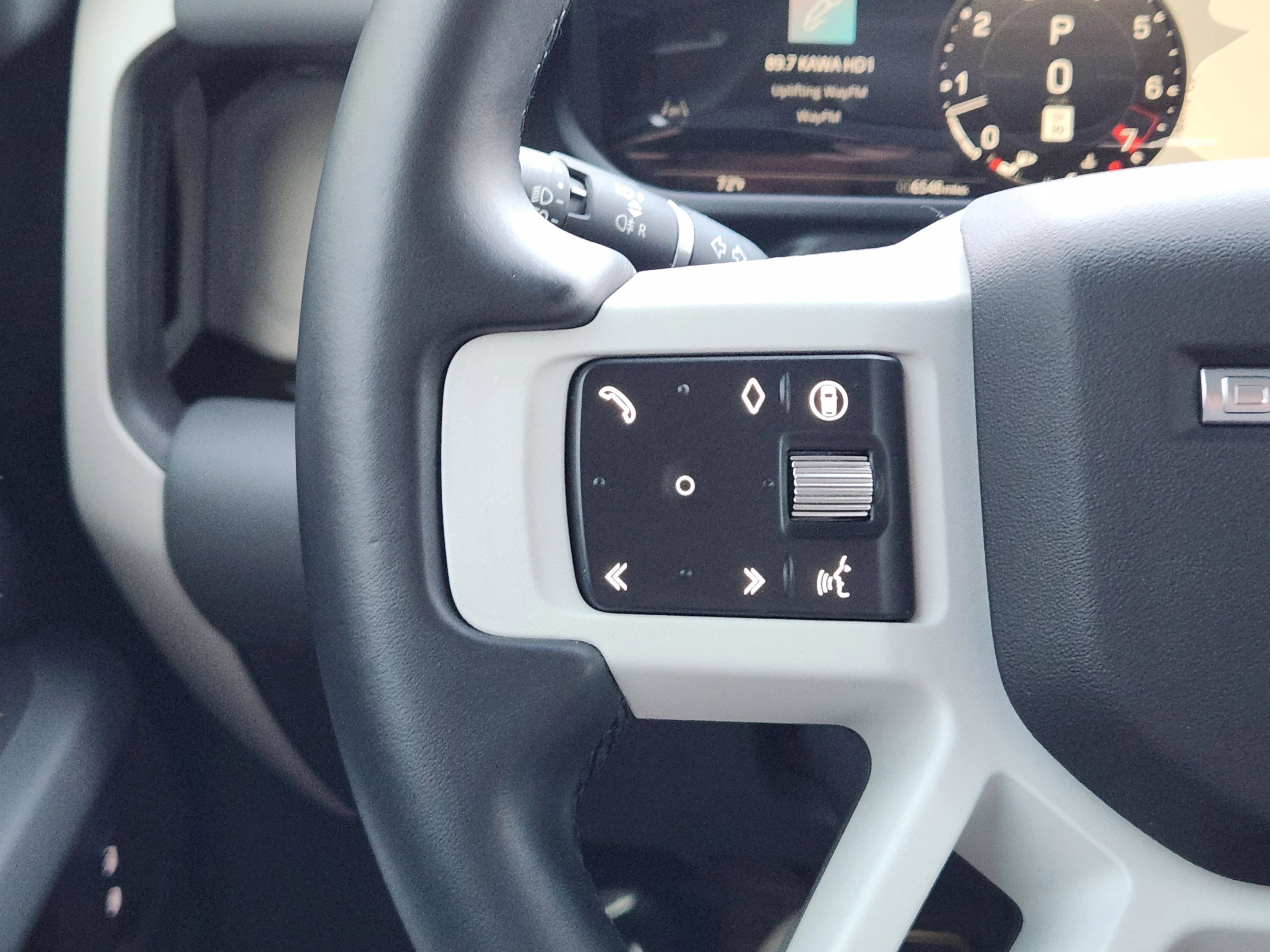 Certified 2025 Land Rover Defender 110 X-Dynamic SE AWD/4WD image 23