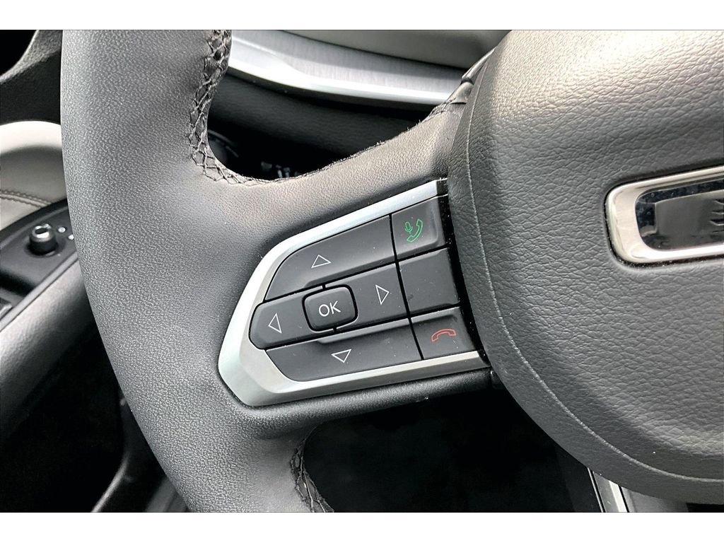 Certified 2025 Jeep Compass Limited w/ Sun & Sound Group AWD/4WD image 26