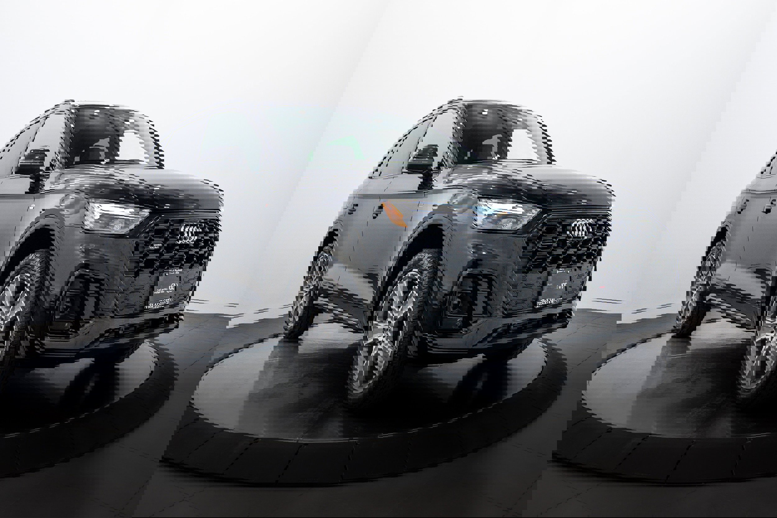 Certified 2025 Audi Q5 2.0T Premium w/ Convenience Plus Package image 2