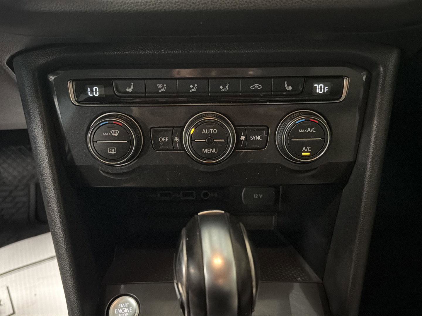 Used 2018 Volkswagen Tiguan SE image 22