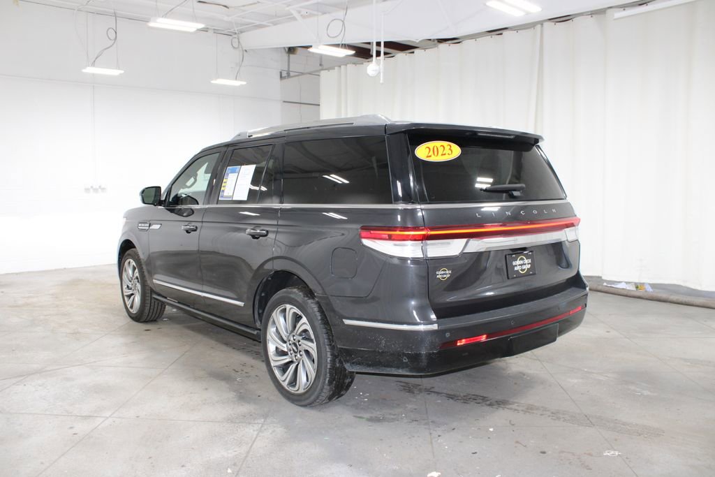 Used 2023 Lincoln Navigator Reserve AWD/4WD image 7