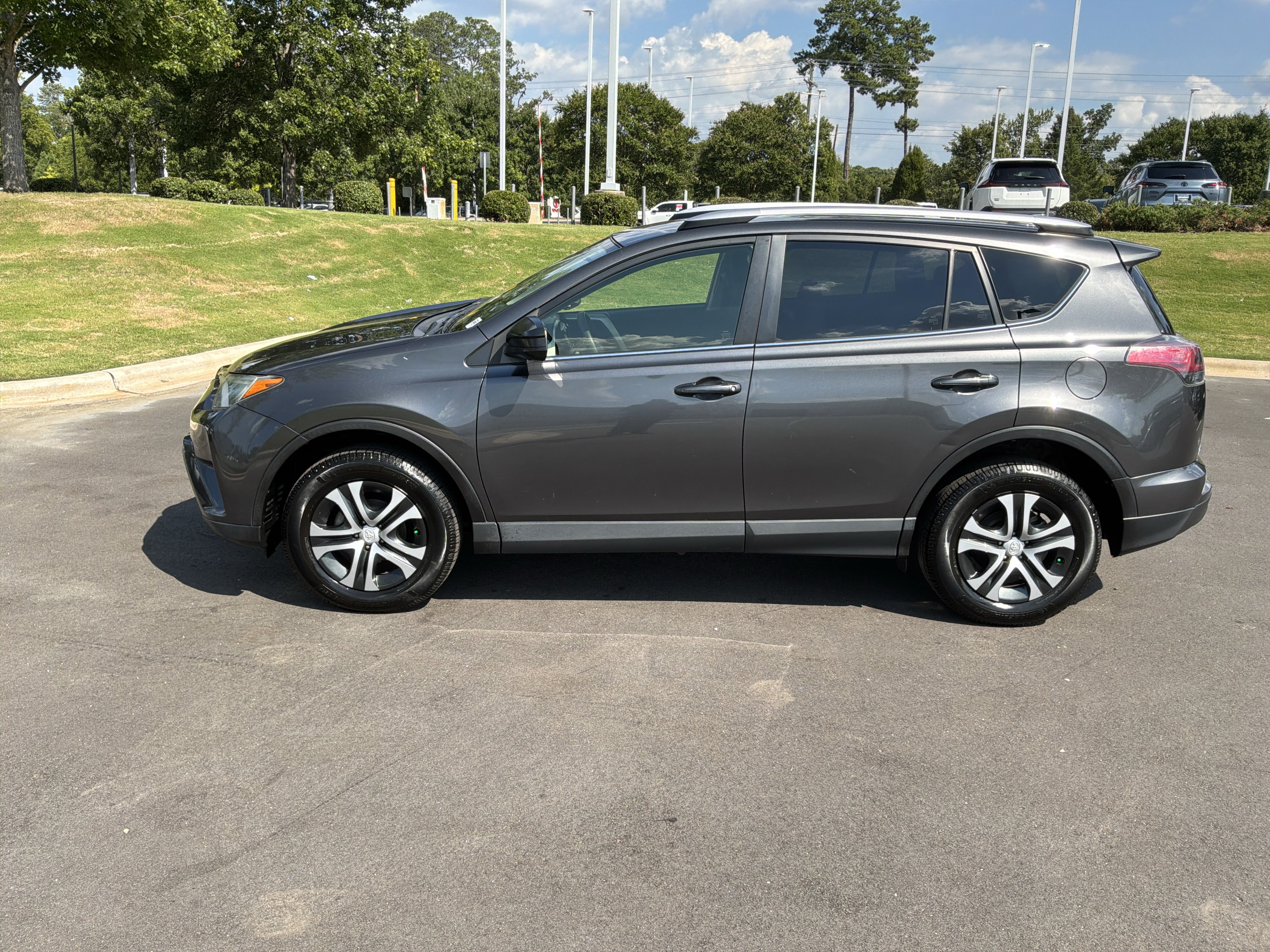 Used 2016 Toyota RAV4 LE AWD/4WD image 7