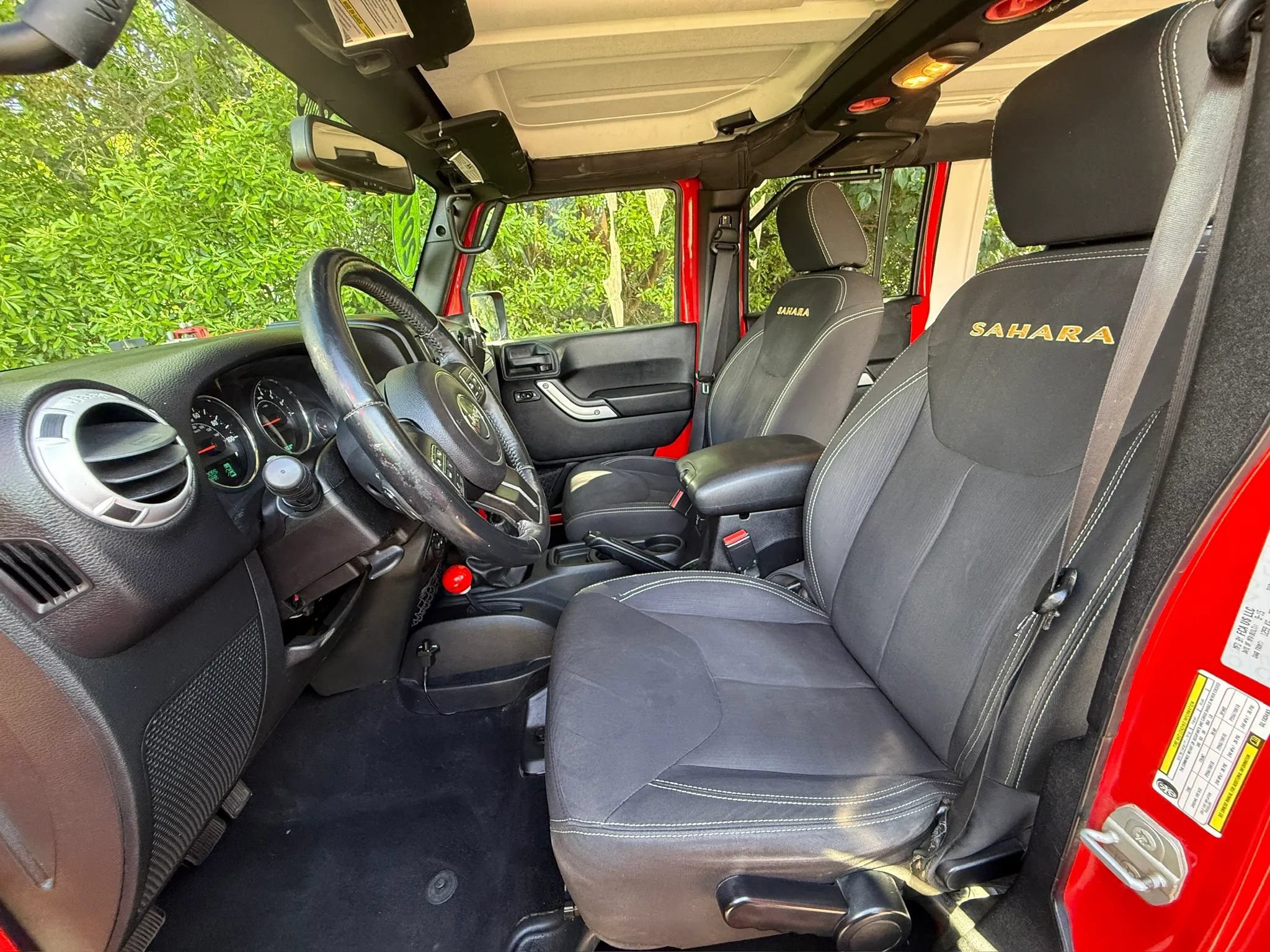 Used 2016 Jeep Wrangler Unlimited Sahara w/ Connectivity Group AWD/4WD image 2