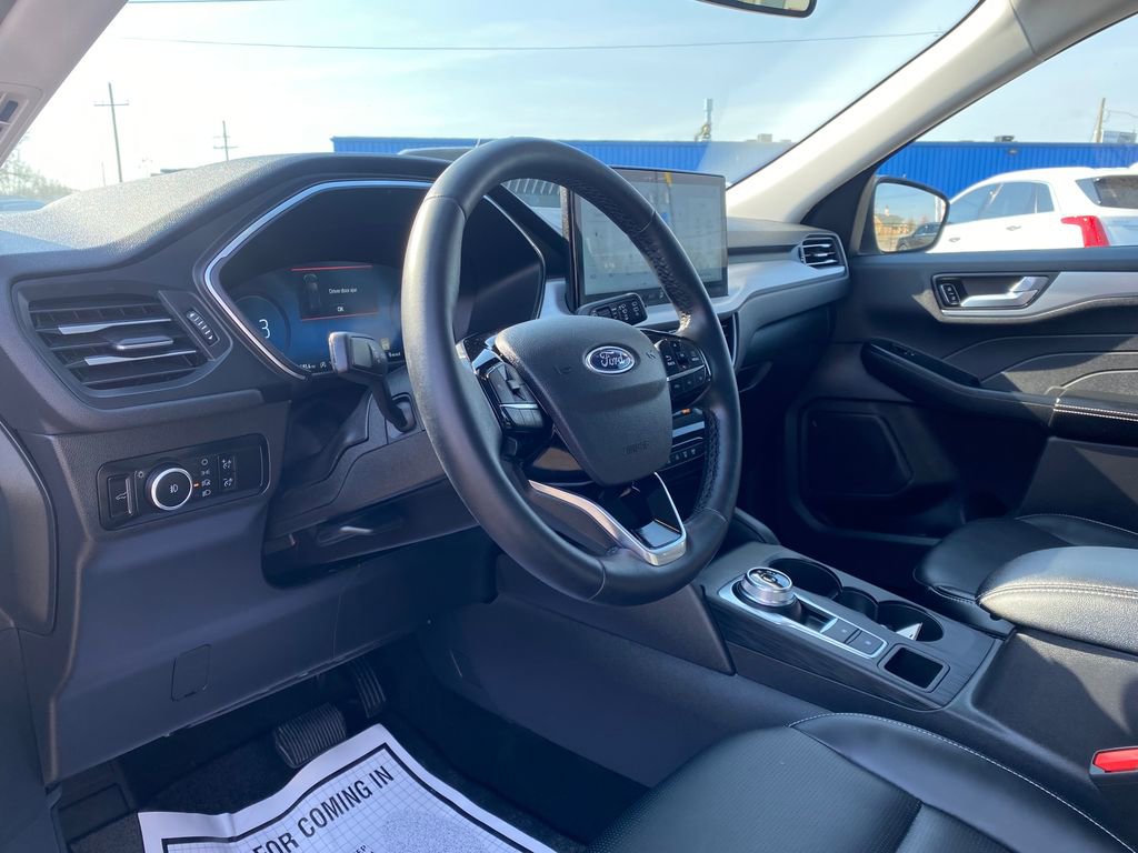 Used 2025 Ford Escape Platinum AWD/4WD image 9