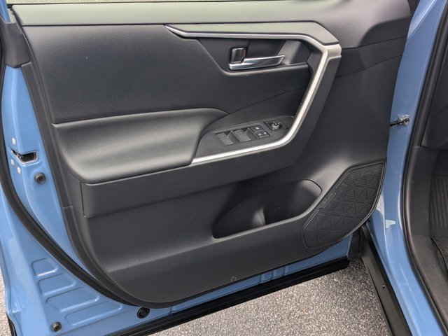 Used 2023 Toyota RAV4 SE image 10