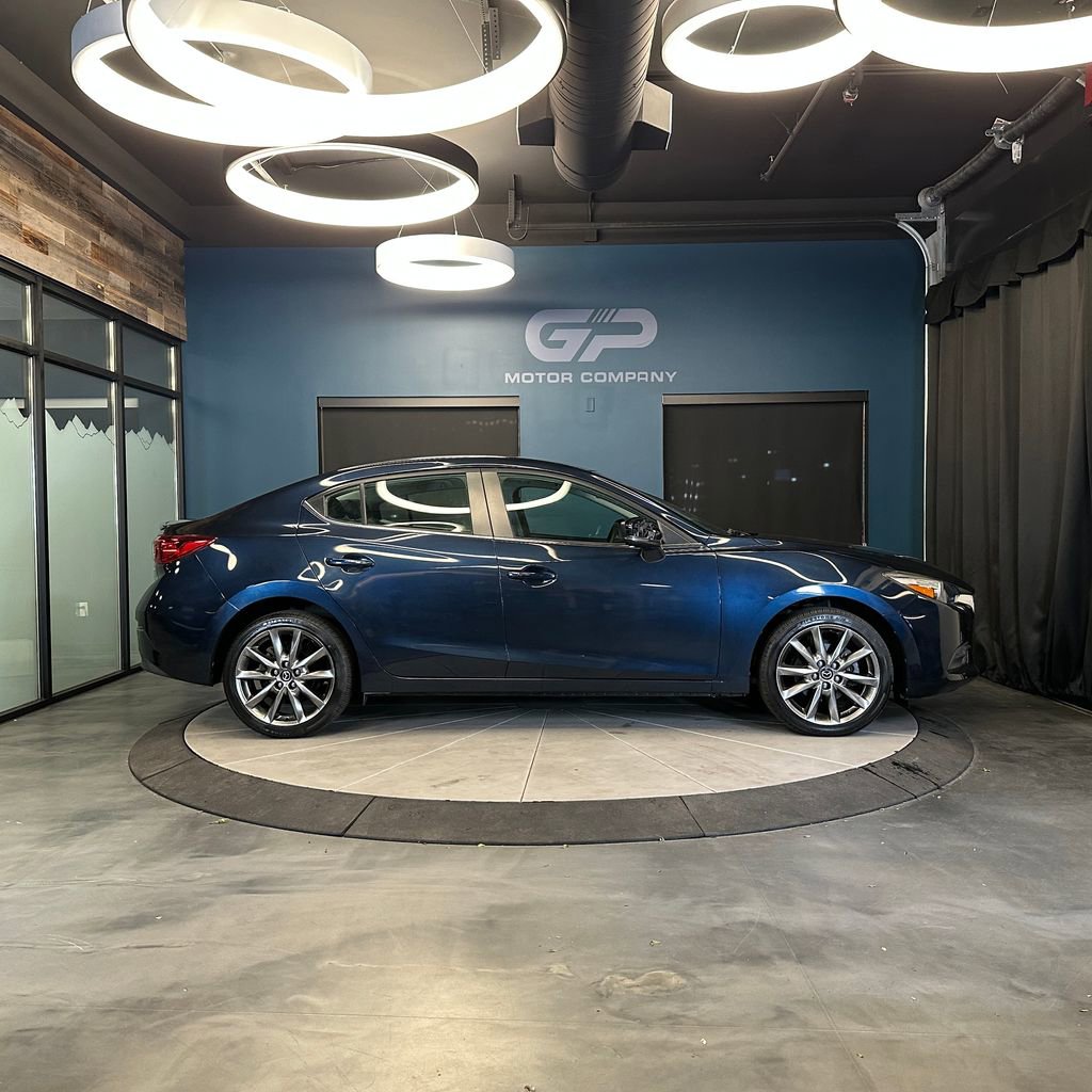 Used 2018 MAZDA MAZDA3 Touring FWD image 2