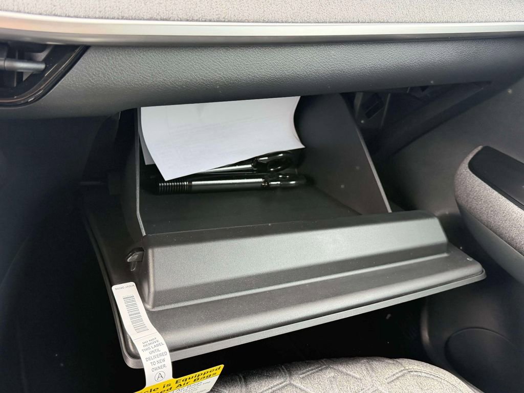 Certified 2025 Nissan Kicks SV image 31