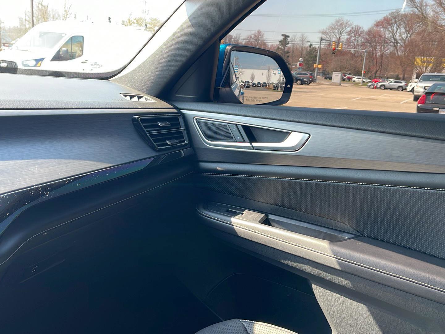 Used 2024 Volkswagen Atlas Cross Sport SE image 34