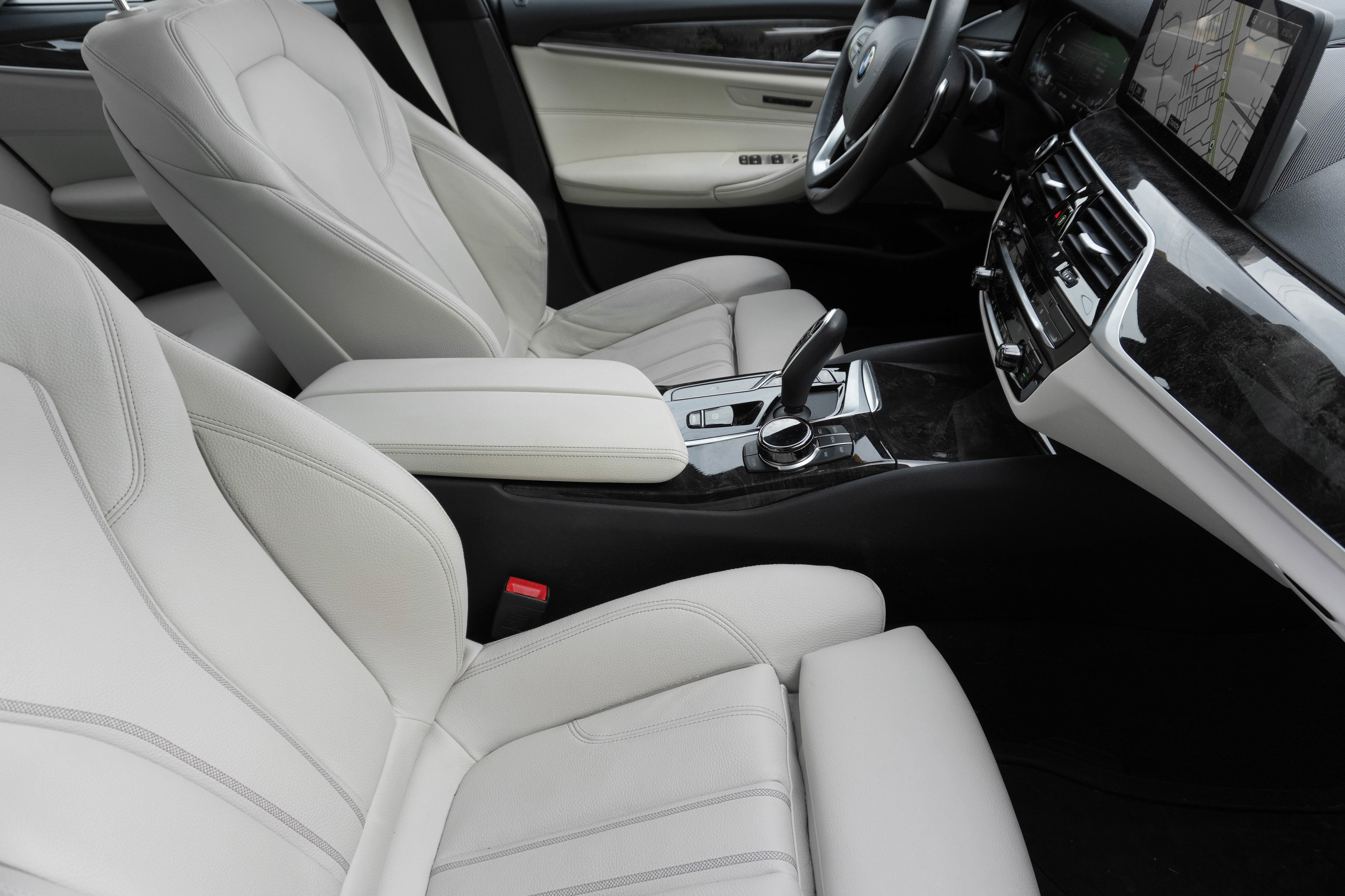 Used 2023 BMW 540i w/ Executive Package image 13
