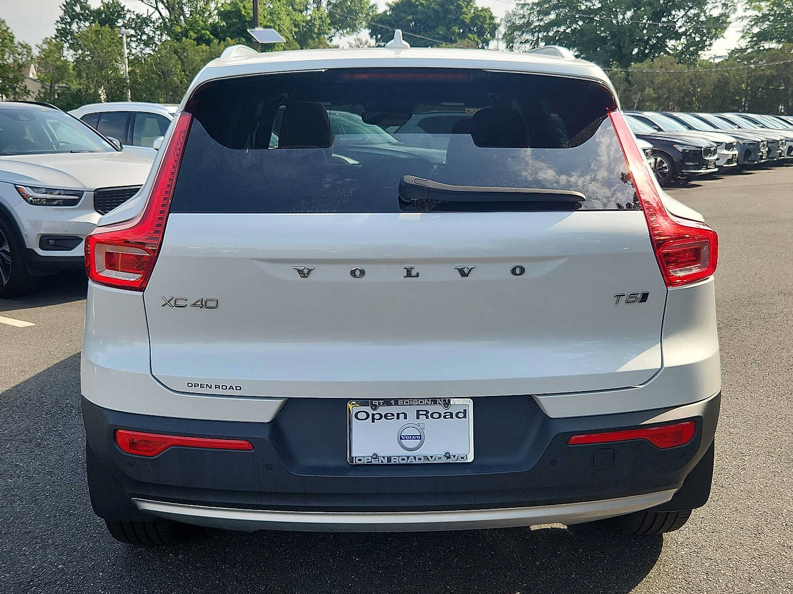 Certified 2022 Volvo XC40 T5 Inscription AWD/4WD image 5