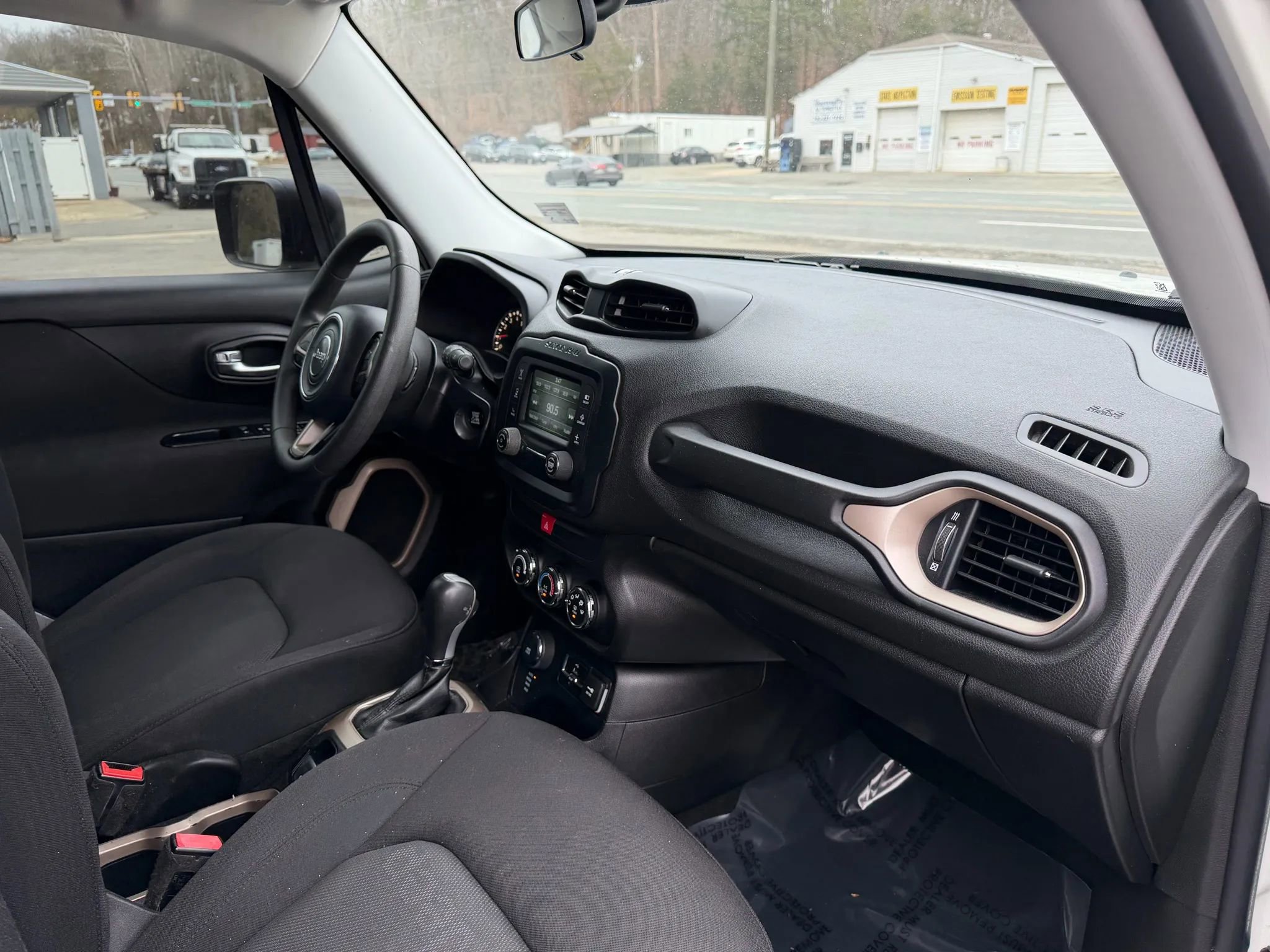 Used 2016 Jeep Renegade Sport w/ Power & Air Group image 17