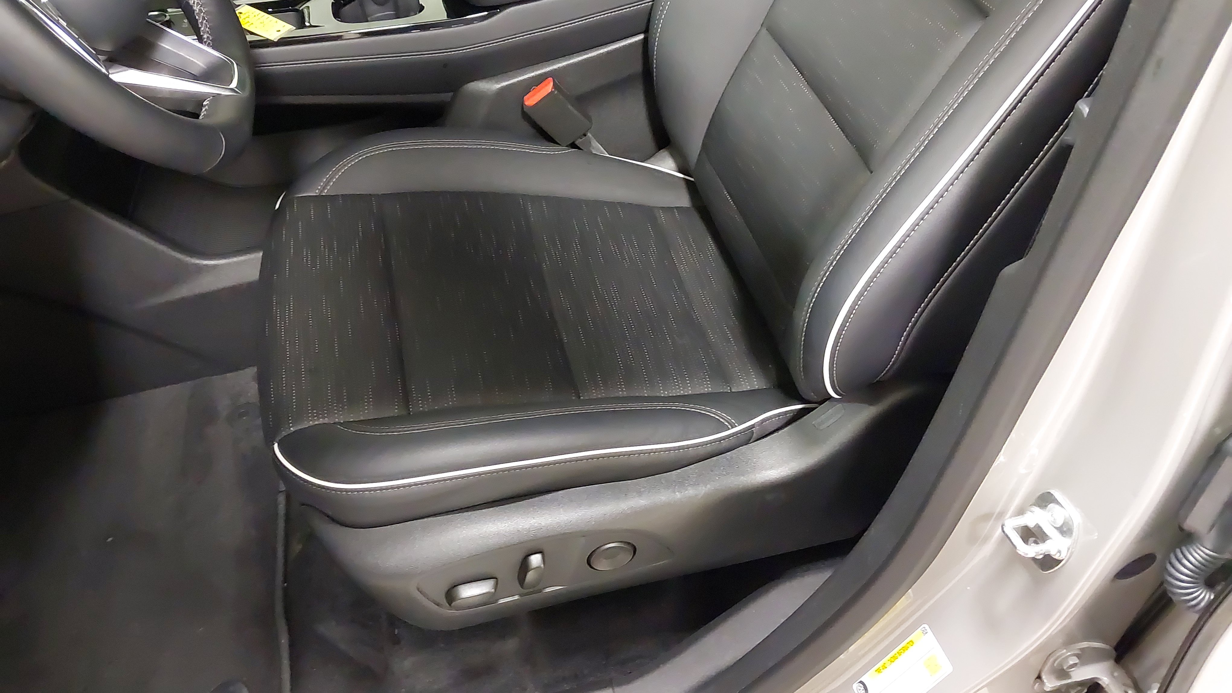 Used 2026 Buick Enclave Sport Touring AWD/4WD image 21