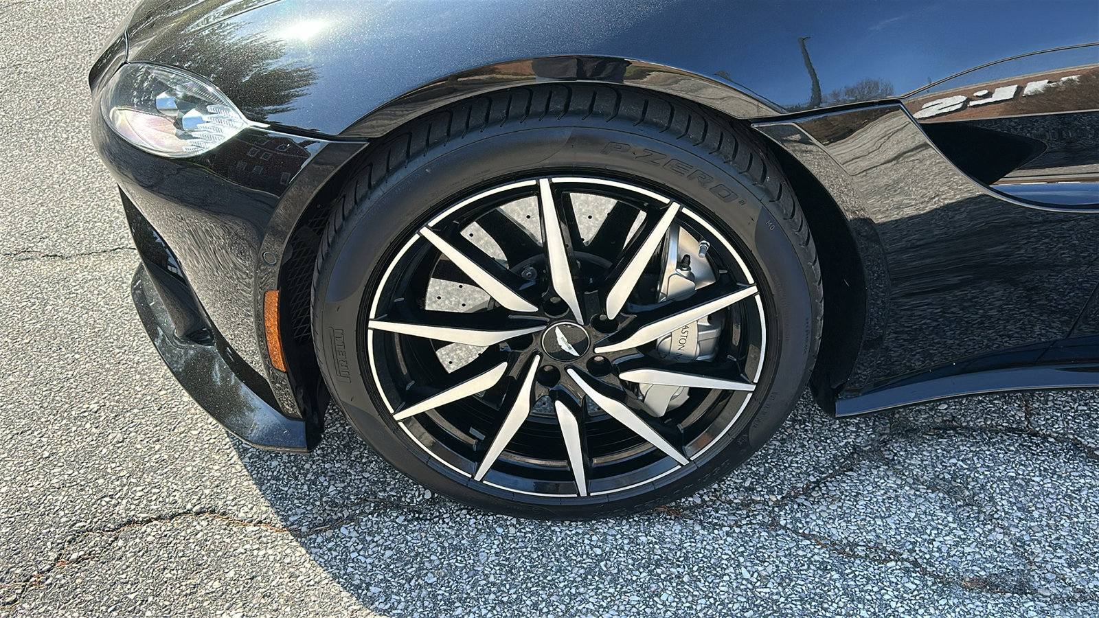 Used 2020 Aston Martin V8 Vantage Coupe image 9